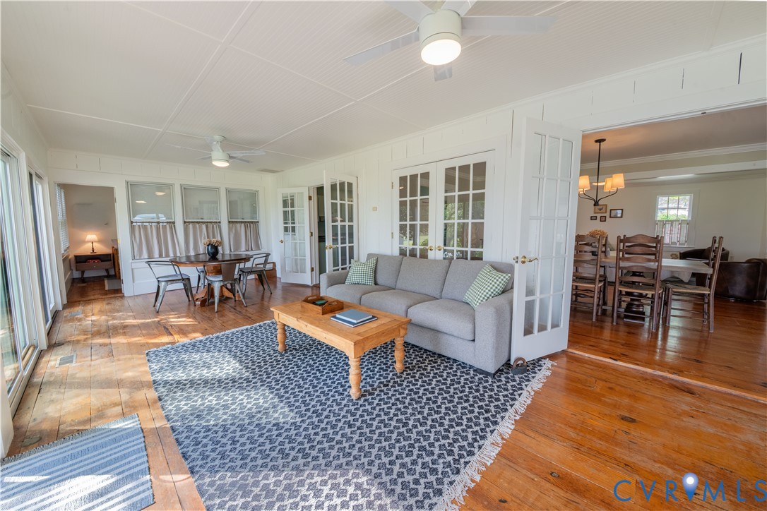 62 Riverside Dr