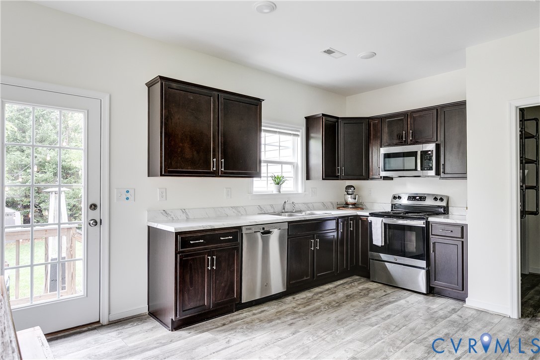 7105 Dexter Rd