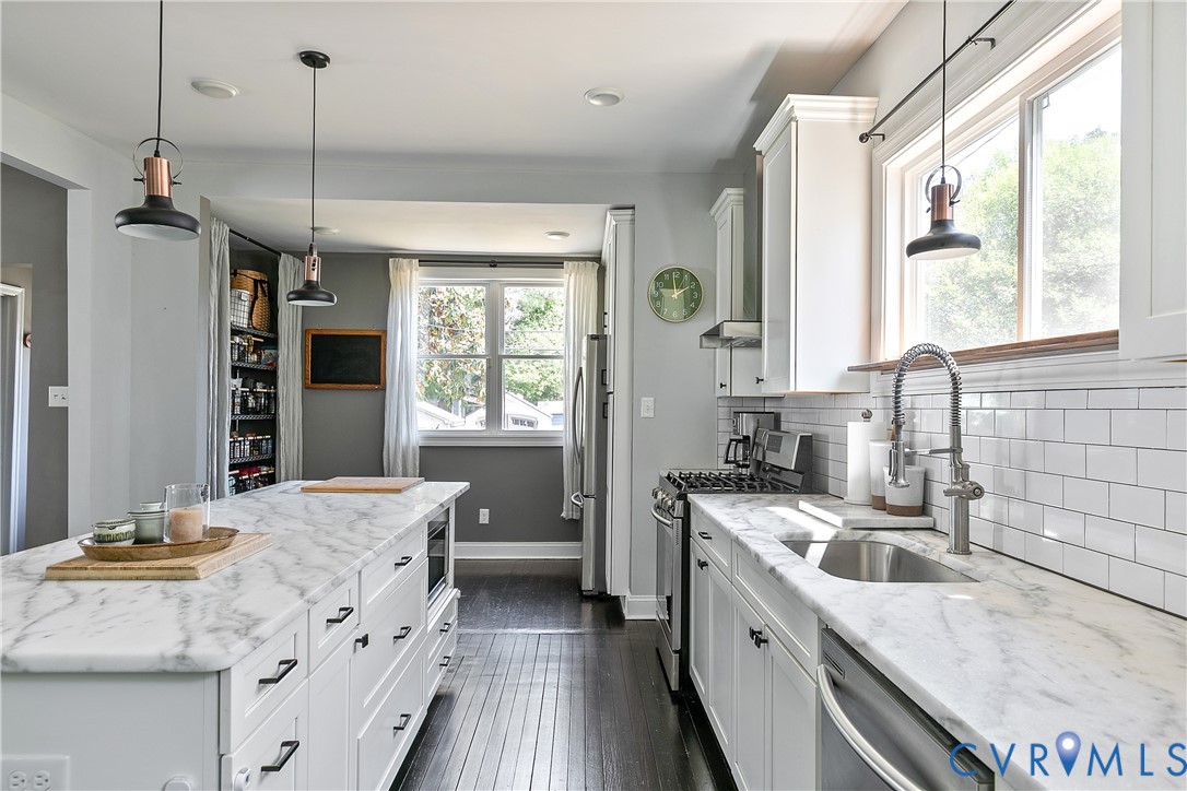 113 W 33rd St