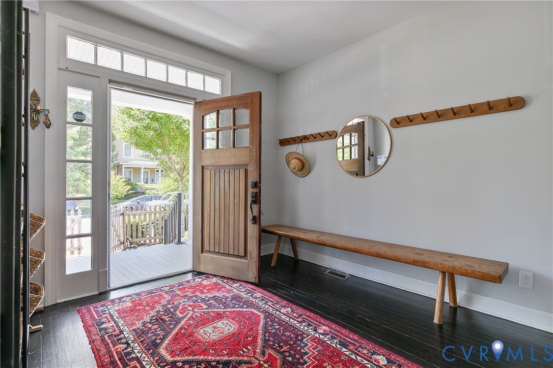 113 W 33rd St