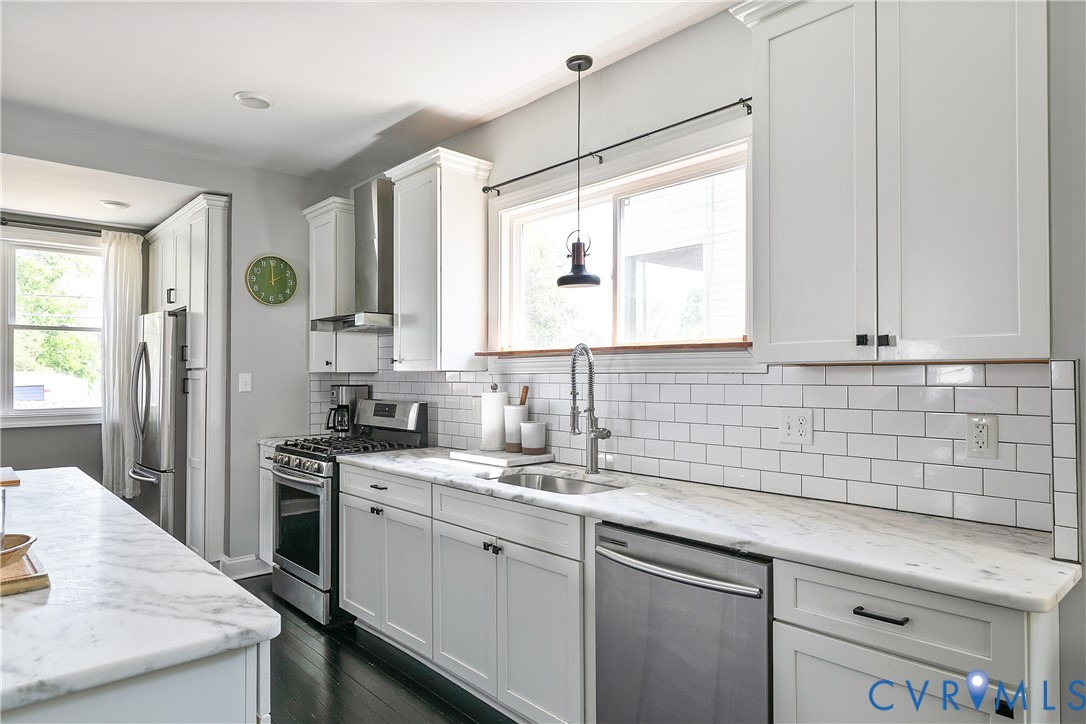 113 W 33rd St