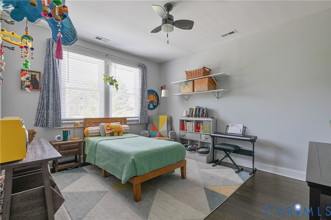 113 W 33rd St