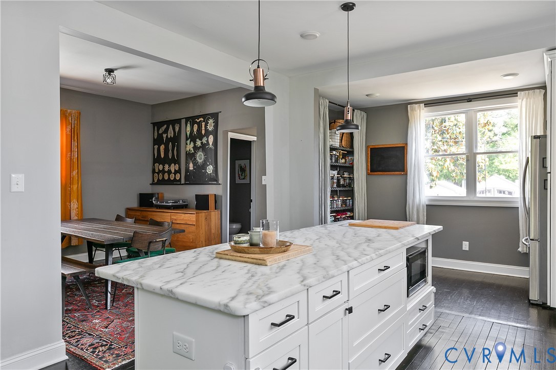 113 W 33rd St
