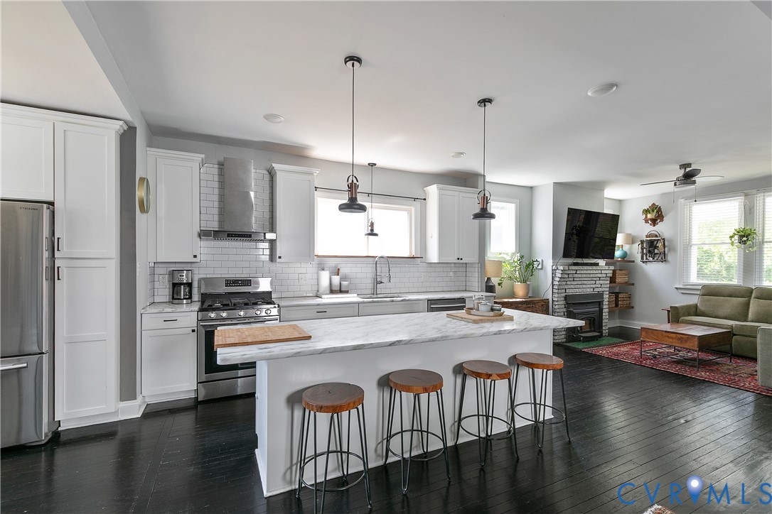 113 W 33rd St