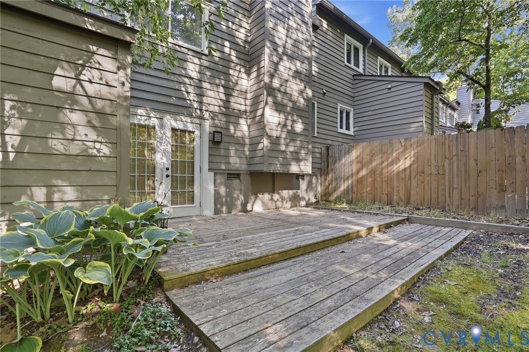 1707 Foxfire Cir