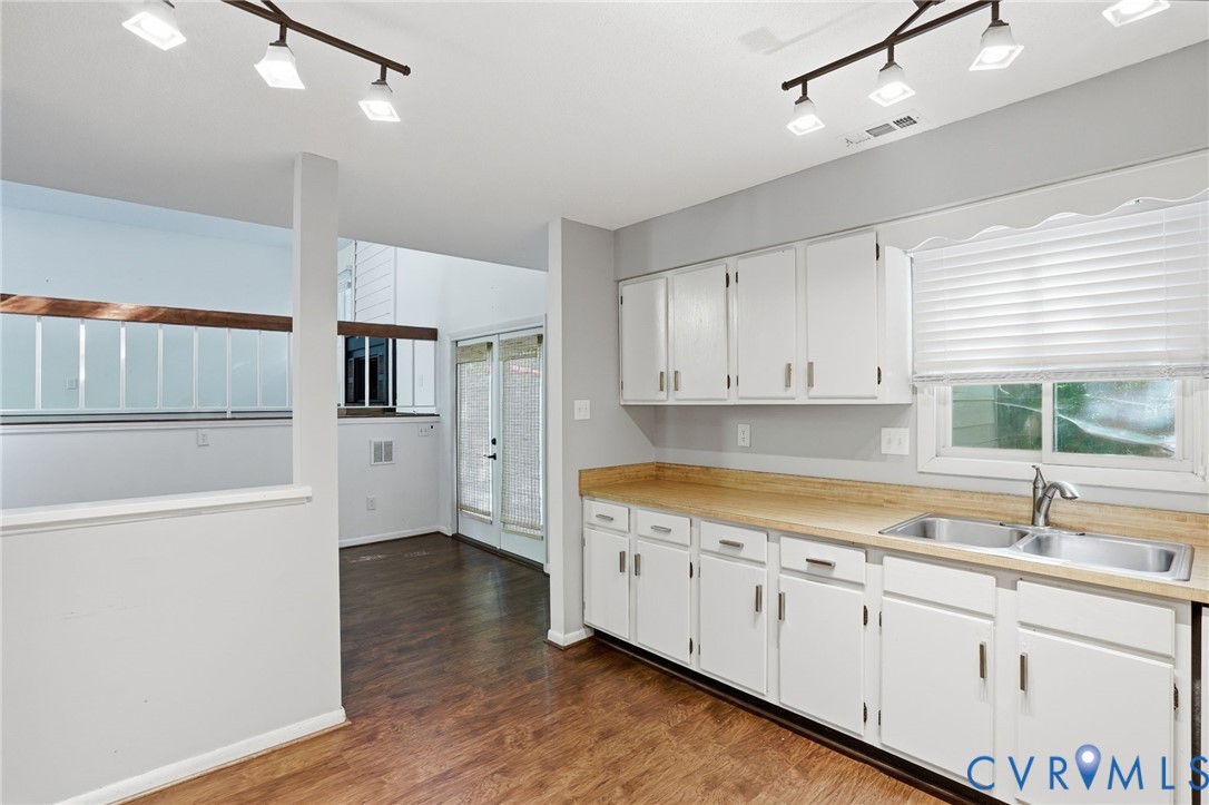 1707 Foxfire Cir