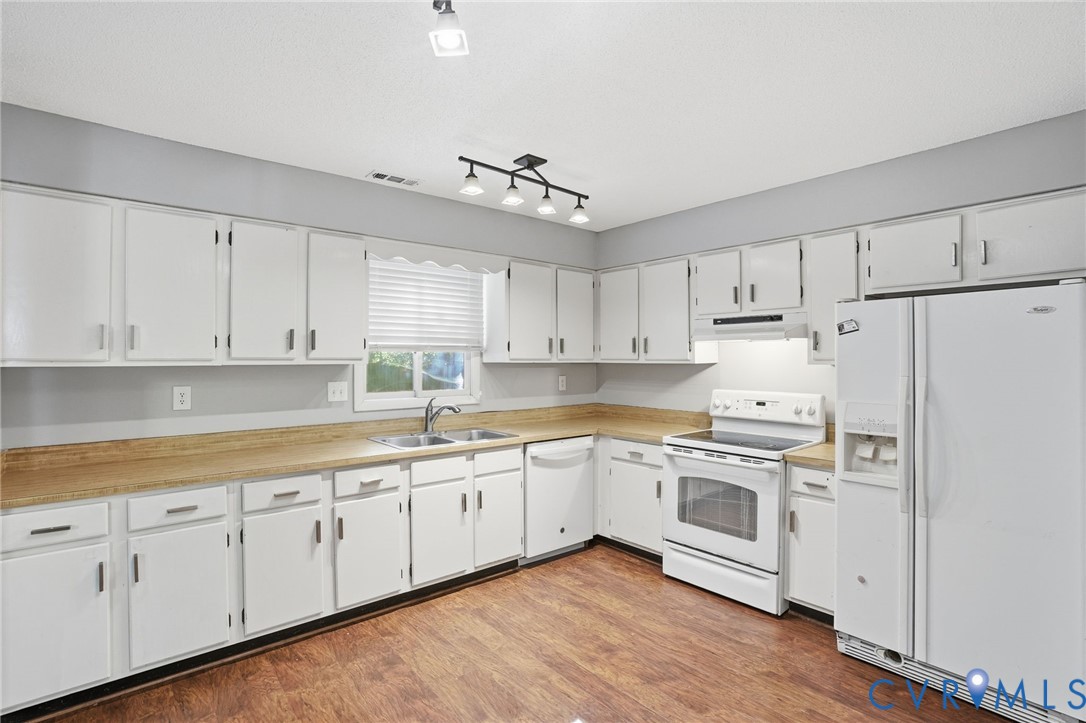 1707 Foxfire Cir
