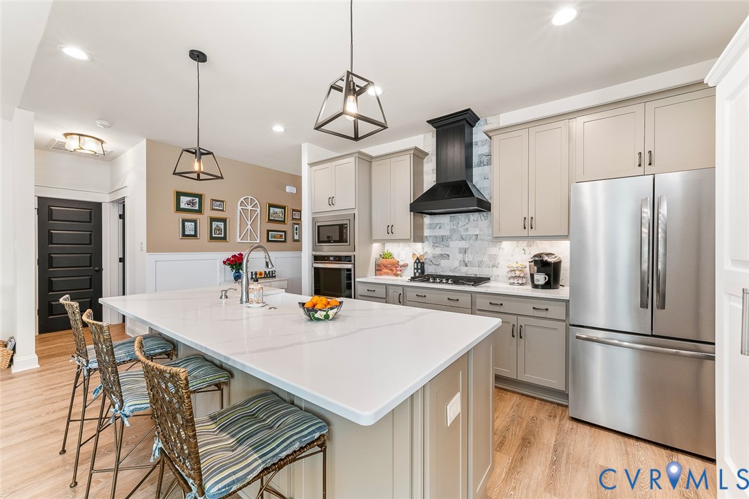 16819 Laurel Park Dr