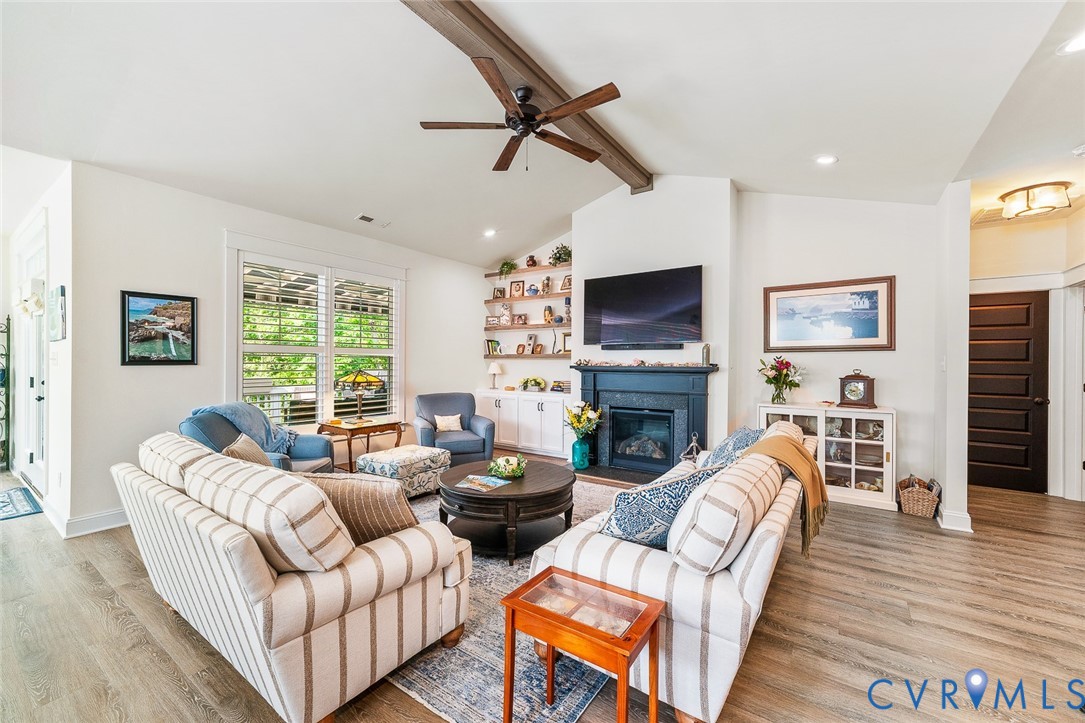 16819 Laurel Park Dr