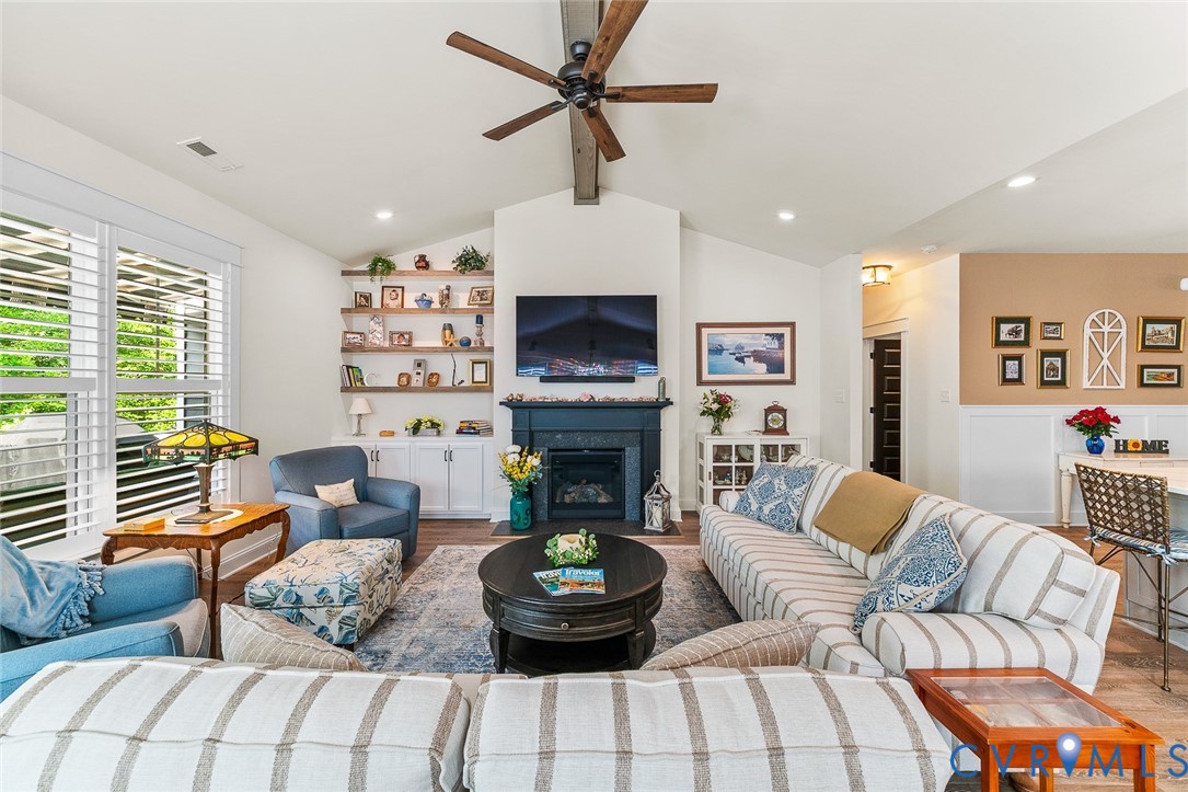 16819 Laurel Park Dr