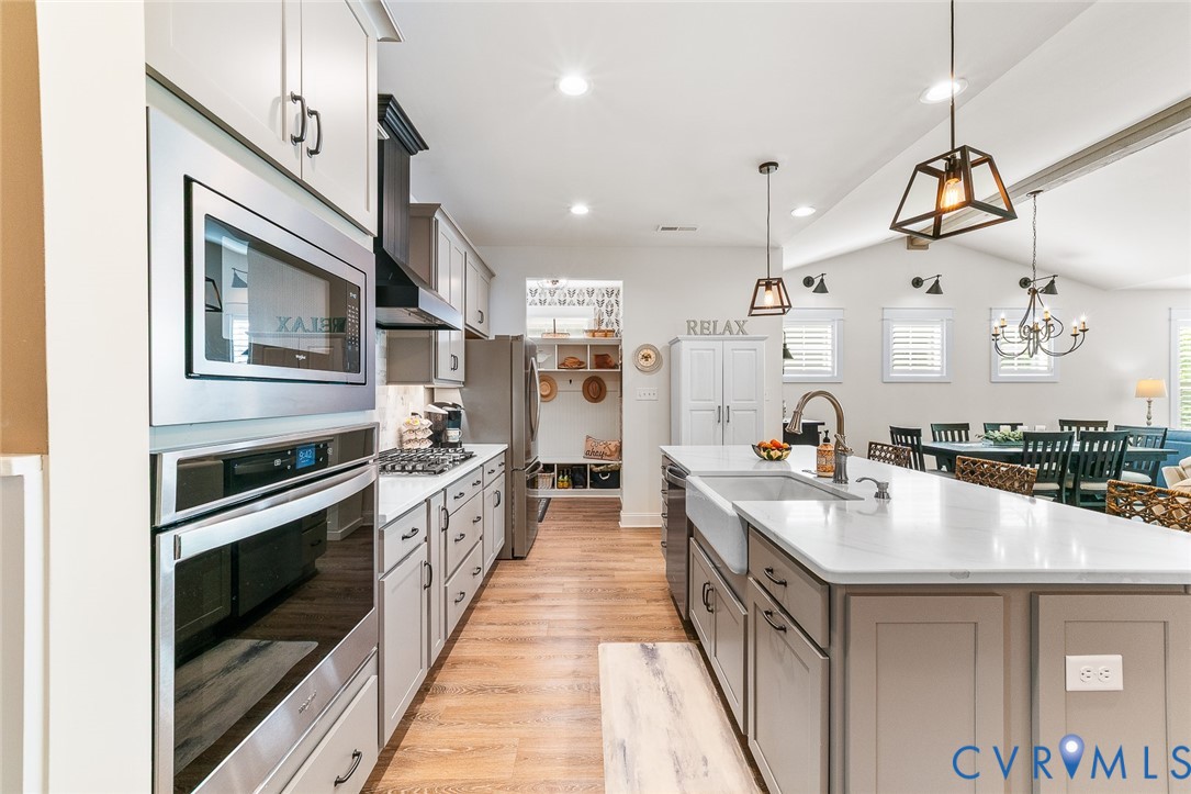 16819 Laurel Park Dr