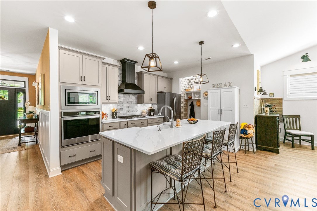 16819 Laurel Park Dr