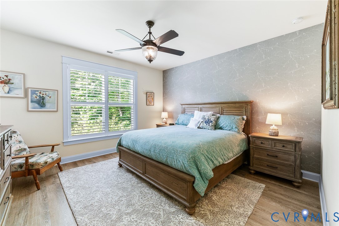 16819 Laurel Park Dr