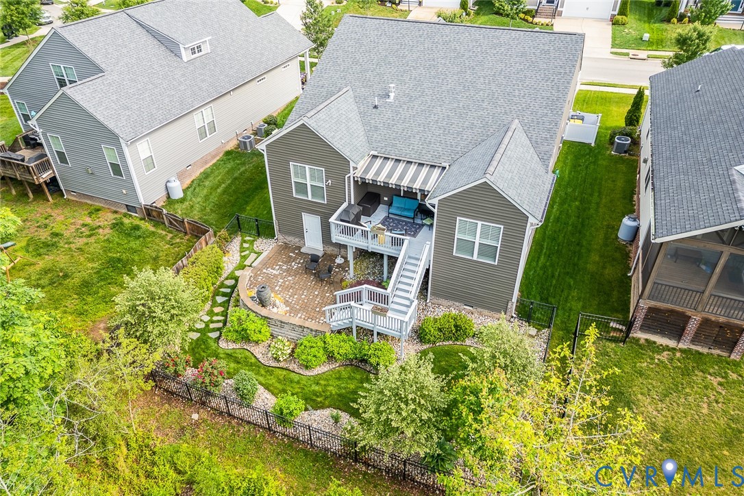 16819 Laurel Park Dr