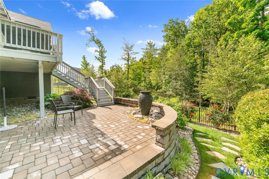 16819 Laurel Park Dr