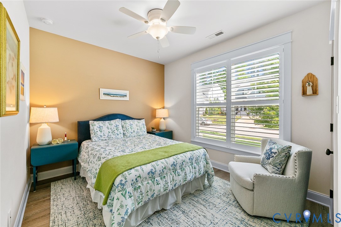 16819 Laurel Park Dr
