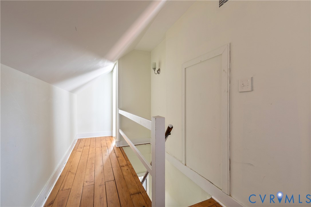2707 Kenwood Ave
