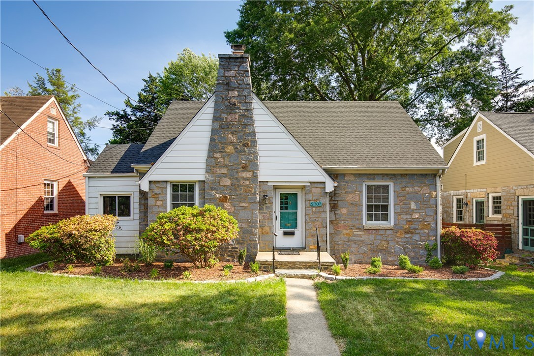 2707 Kenwood Ave
