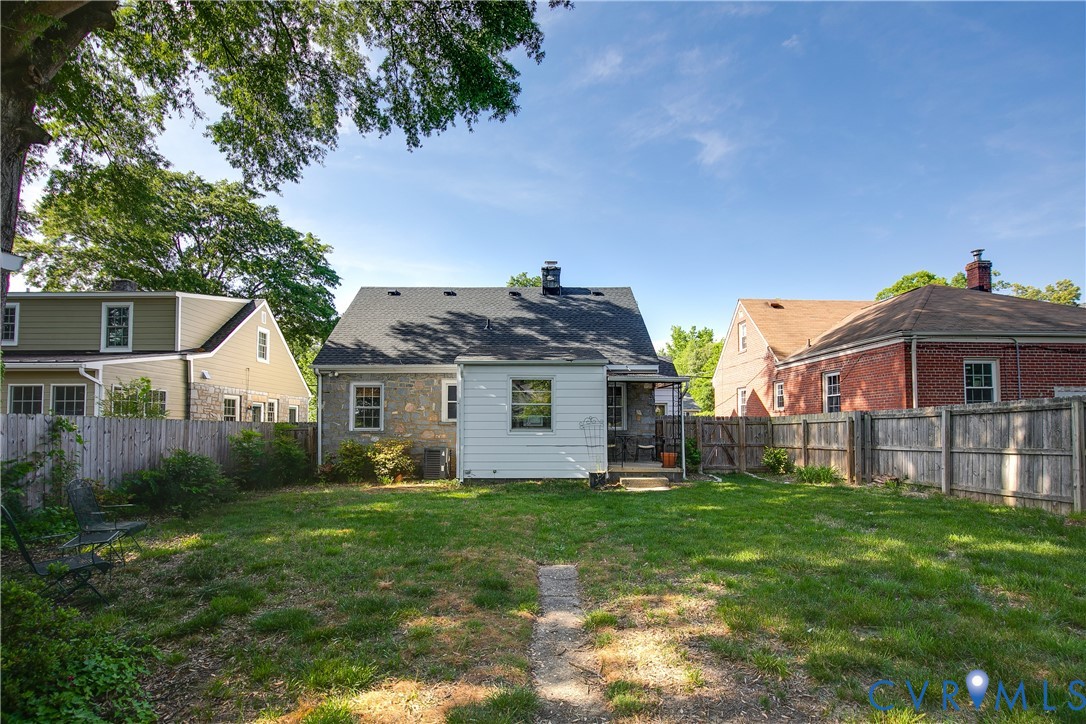 2707 Kenwood Ave