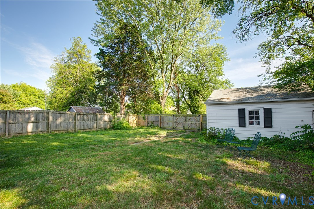 2707 Kenwood Ave