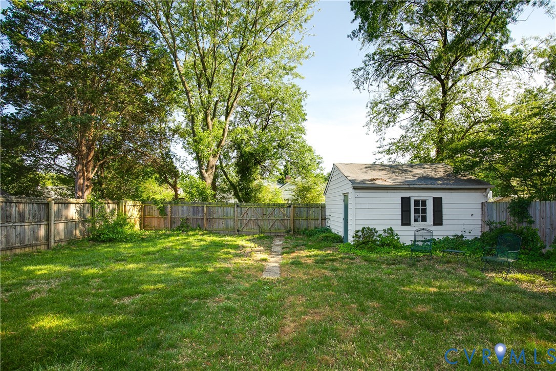 2707 Kenwood Ave