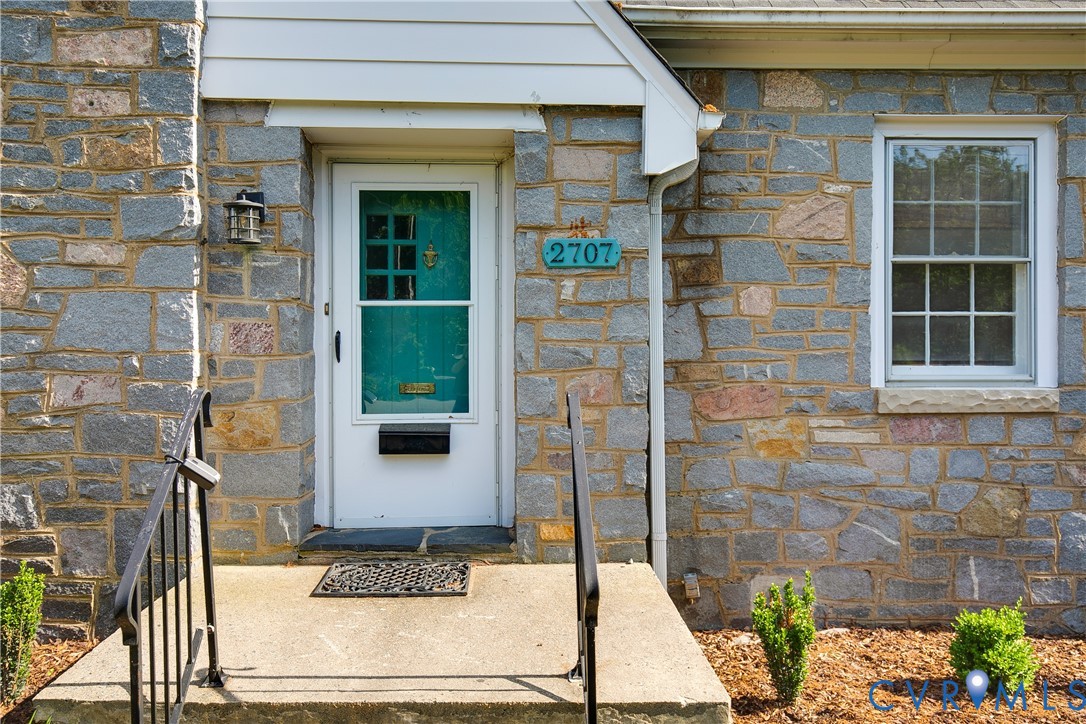 2707 Kenwood Ave