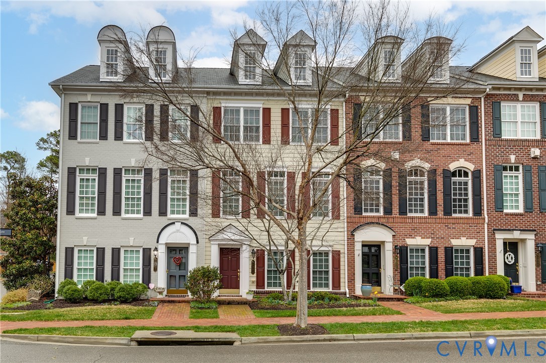 1002 Hyde Ln