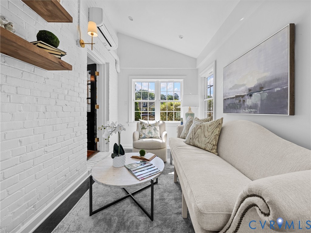 900 Orchard Rd