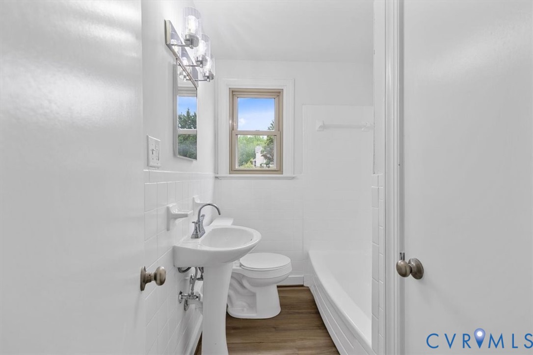 2244 Lakeview Dr
