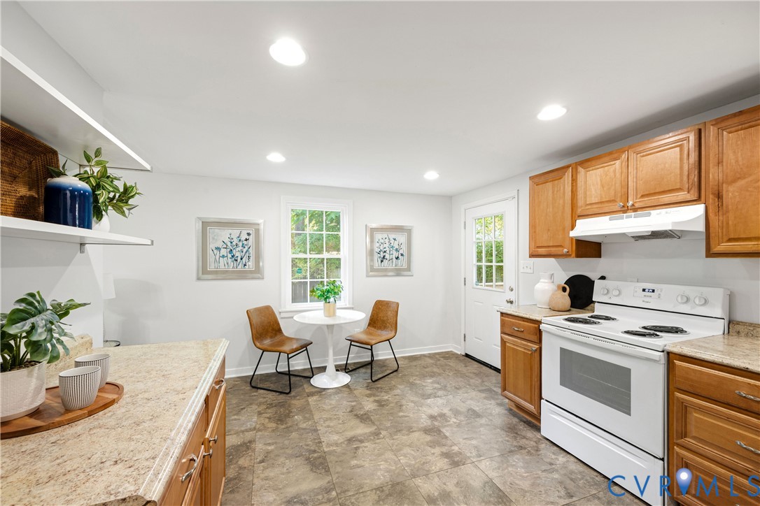 3404 Hollow Wood Ct