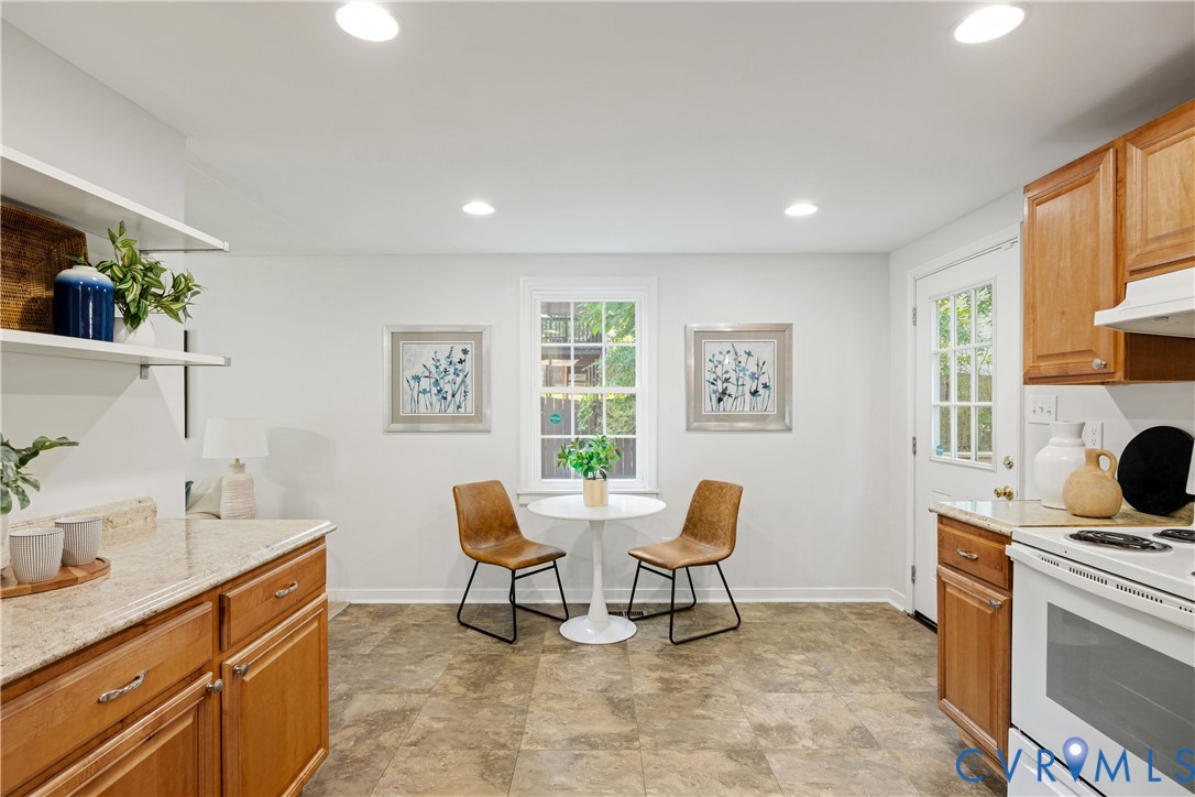 3404 Hollow Wood Ct