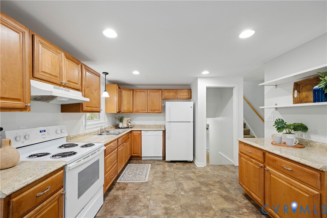 3404 Hollow Wood Ct
