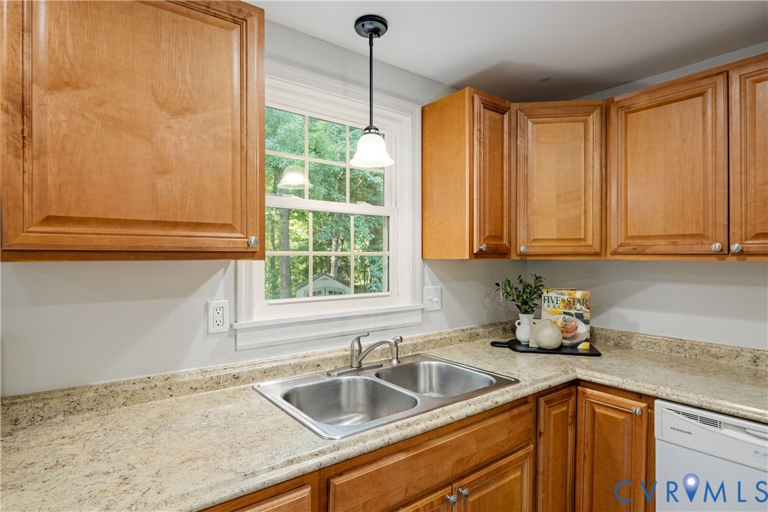 3404 Hollow Wood Ct
