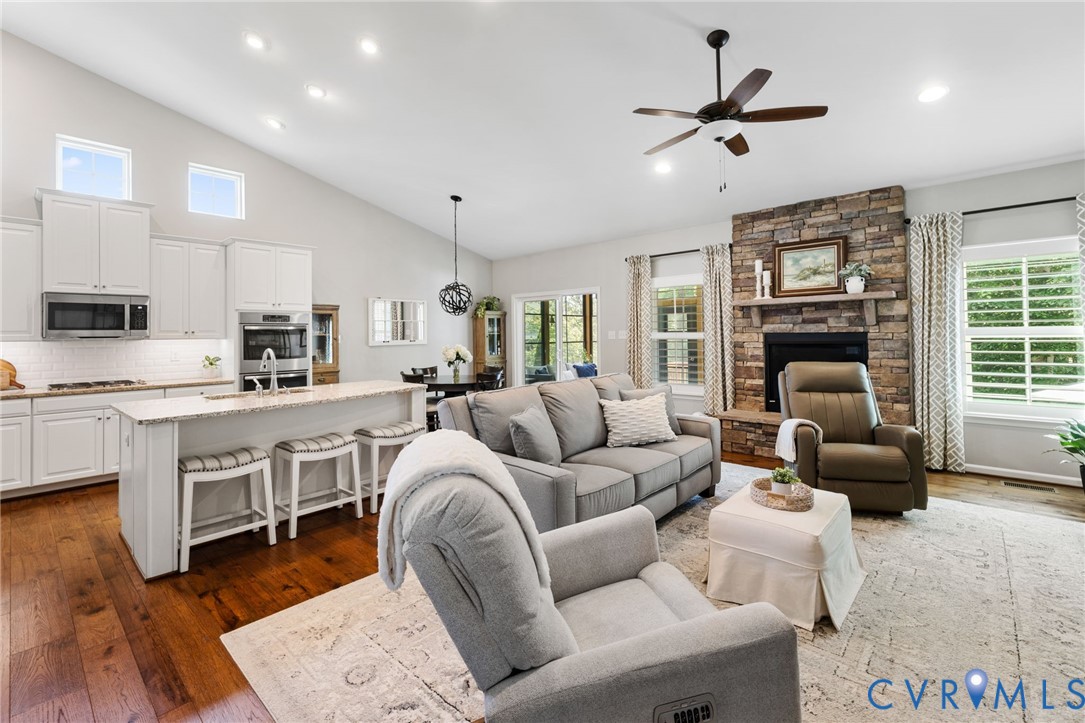 17513 Great Falls Cir