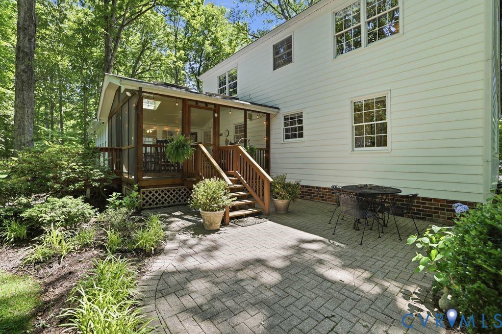 2418 Mountainbrook Dr