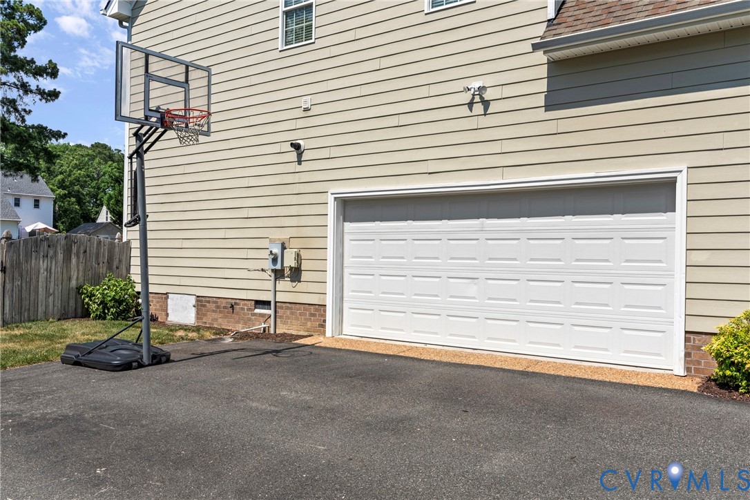 11904 Sunrise Rd