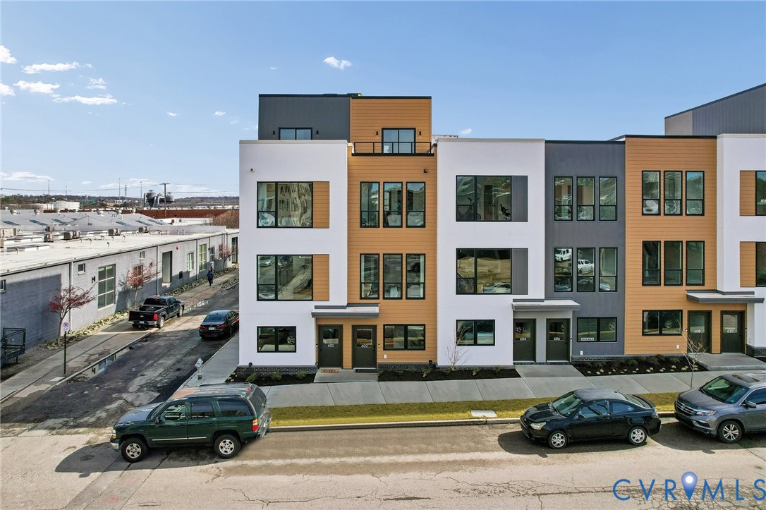 119 E 6th St