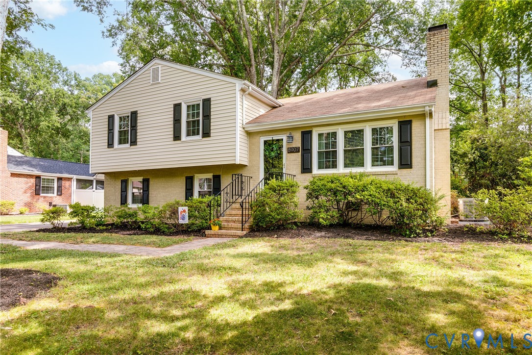 8907 Michaux Ln