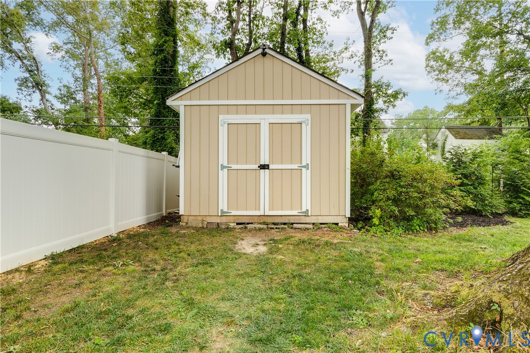 8907 Michaux Ln