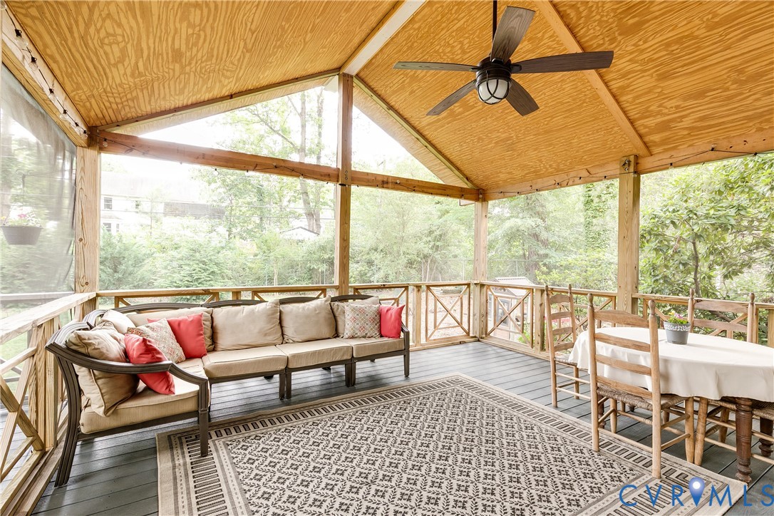 8907 Michaux Ln