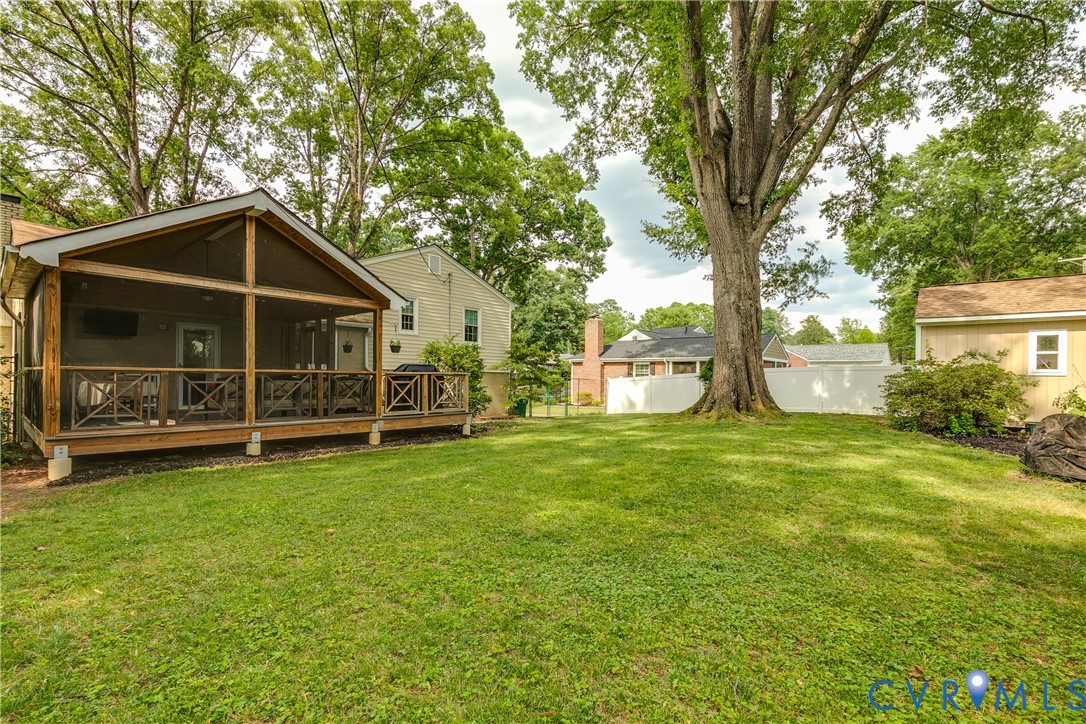 8907 Michaux Ln