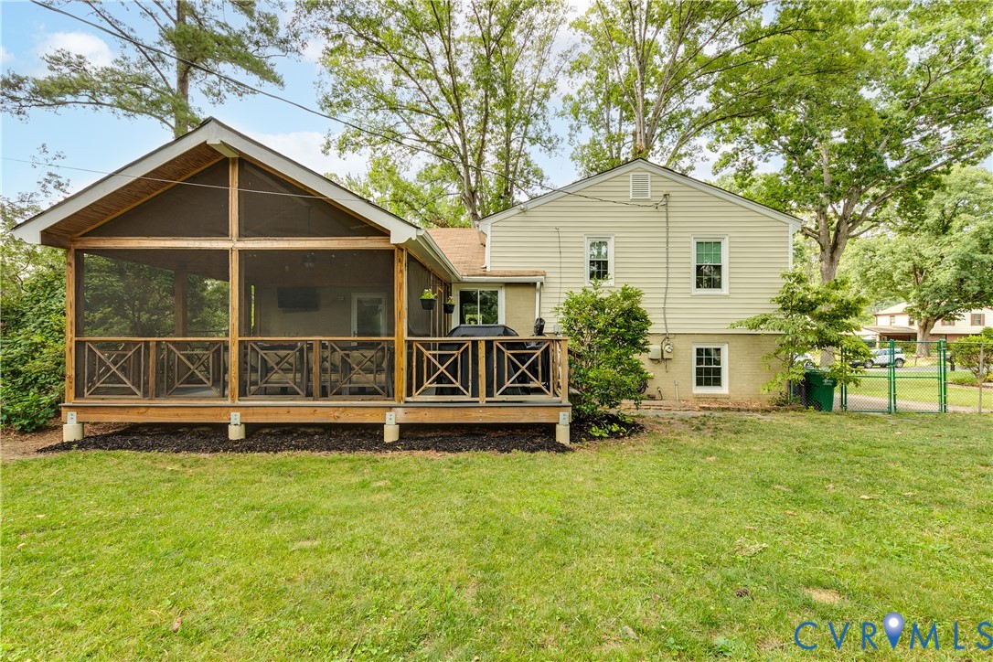 8907 Michaux Ln