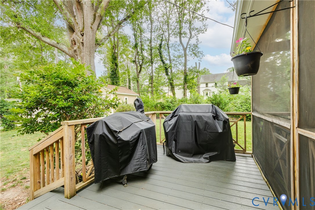 8907 Michaux Ln