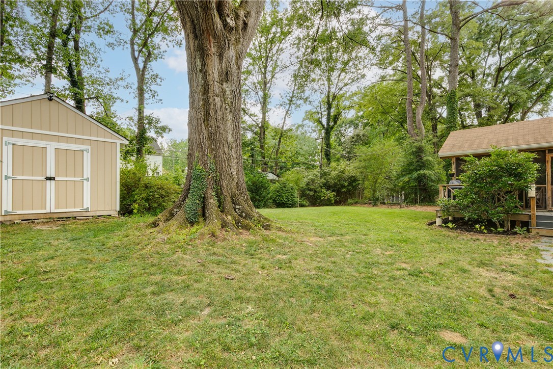 8907 Michaux Ln