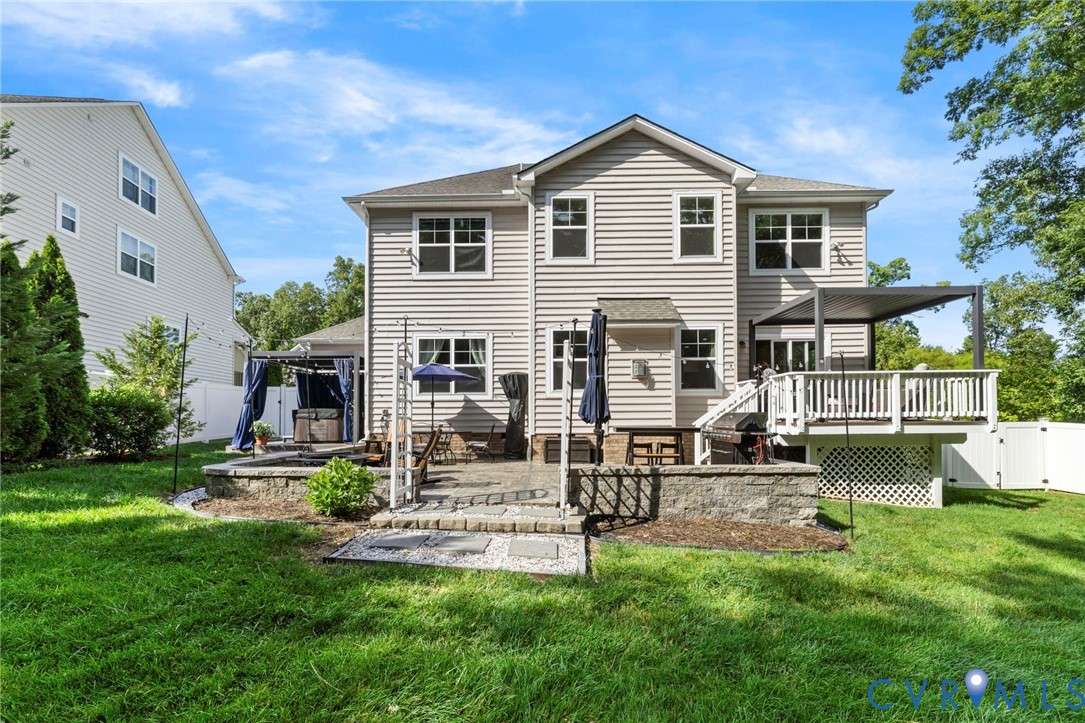 16707 White Daisy Loop