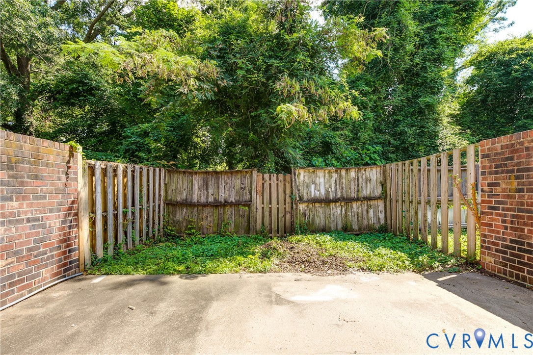 3411 Chalfont Dr