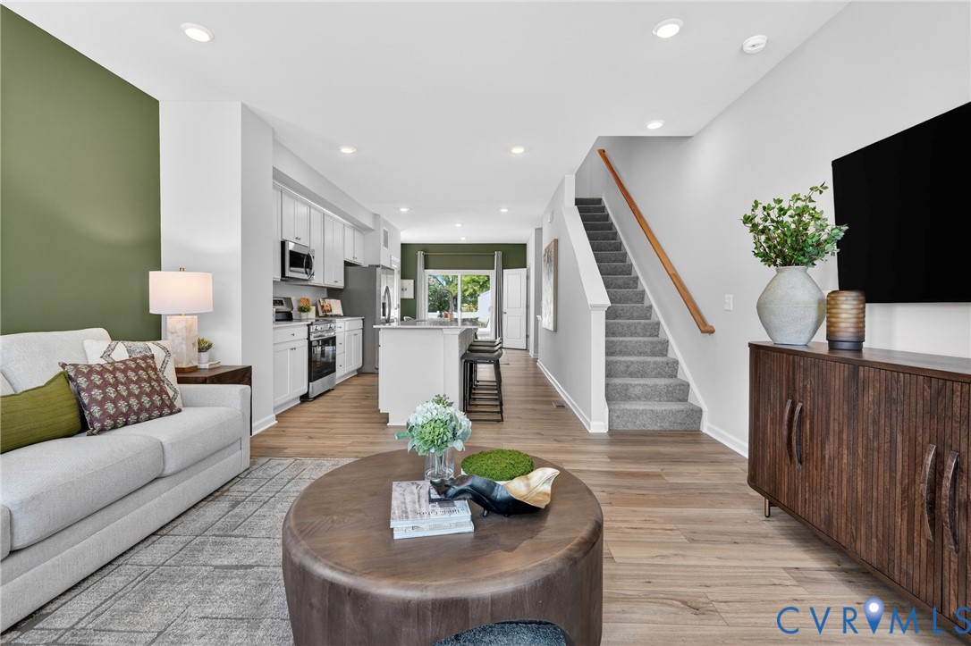 6035 Blue Iris Rd