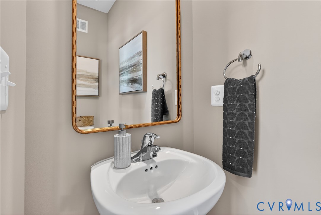 6035 Blue Iris Rd