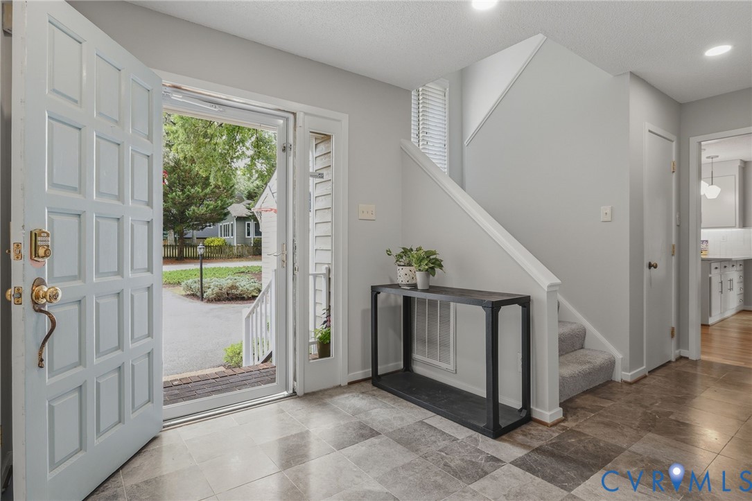11200 Riverchase Dr
