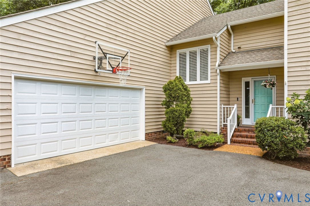 11200 Riverchase Dr